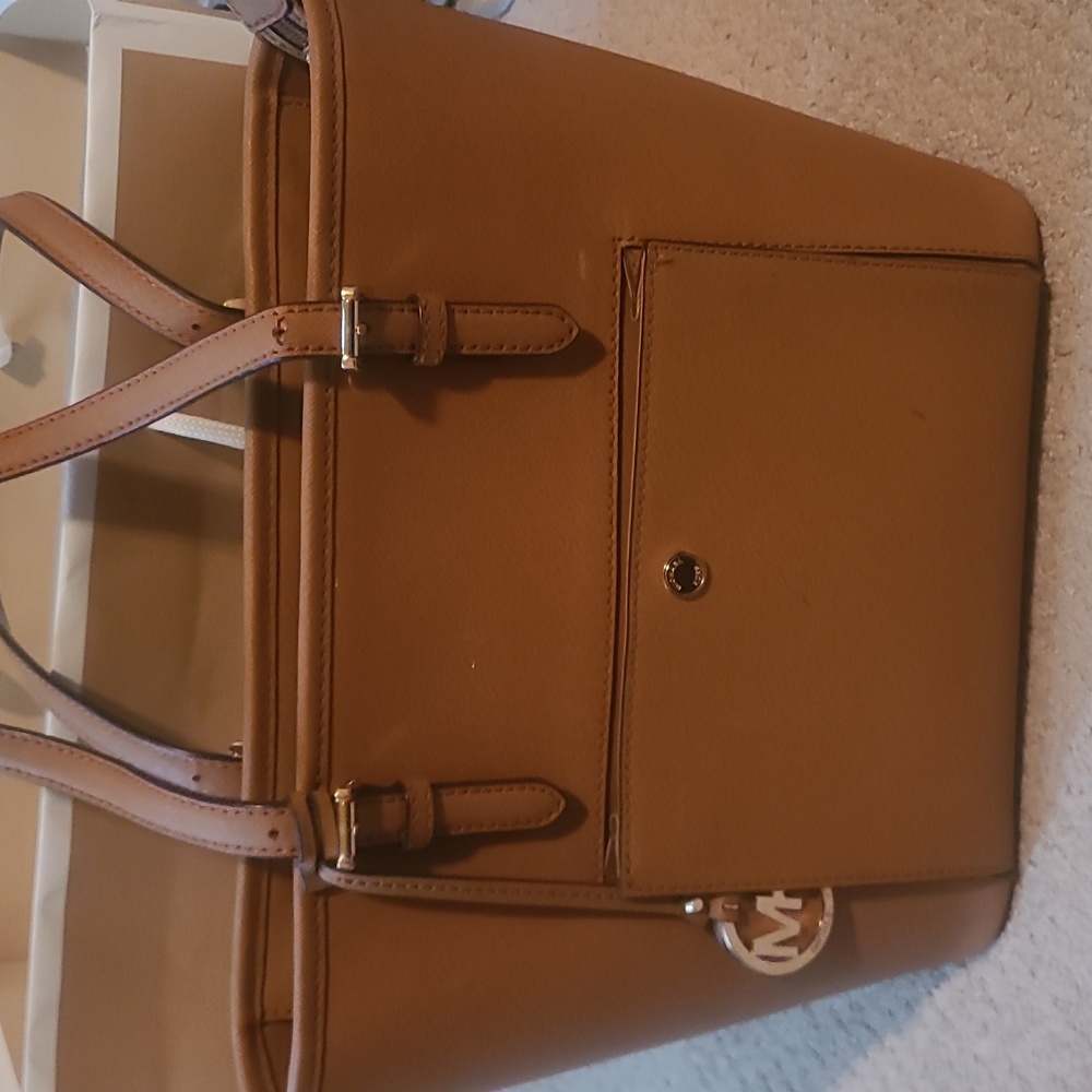 MK Purse Jet Set Medium Acorn Brown